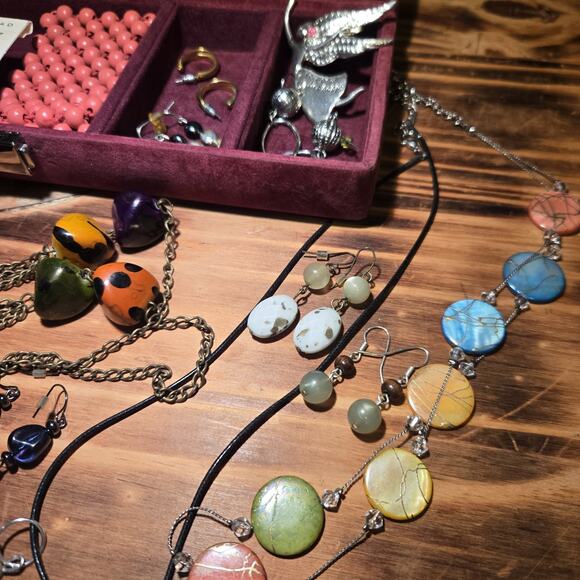 Jewelry Box Lot Of 35 Vintage to Modern Costume Jewelry Wearable & Craft Repair - Picture 5 of 16